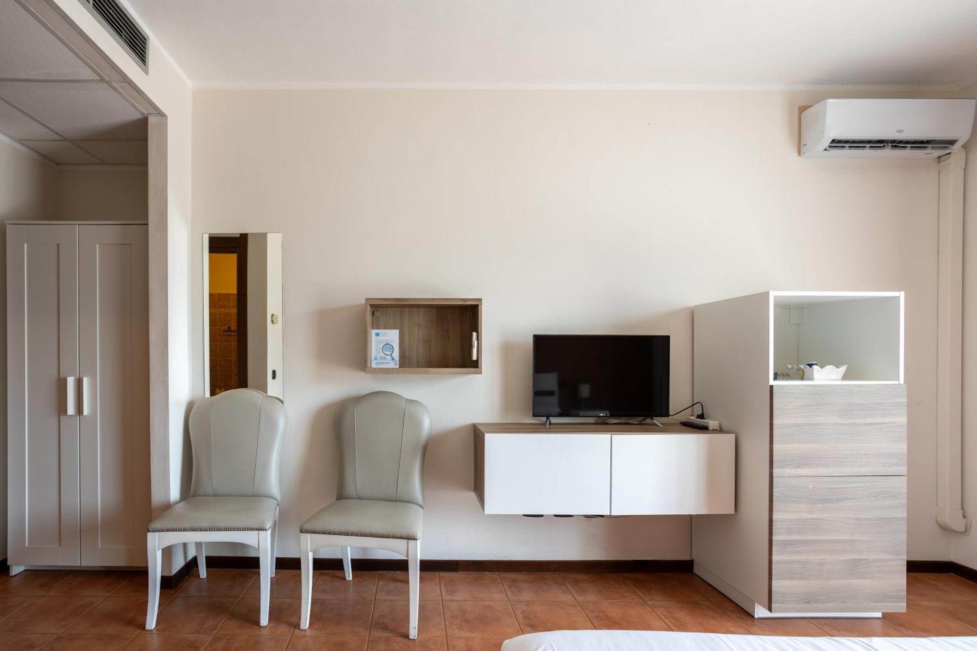 Hotel Fontaine Bleue Орта Сан Джулио Екстериор снимка